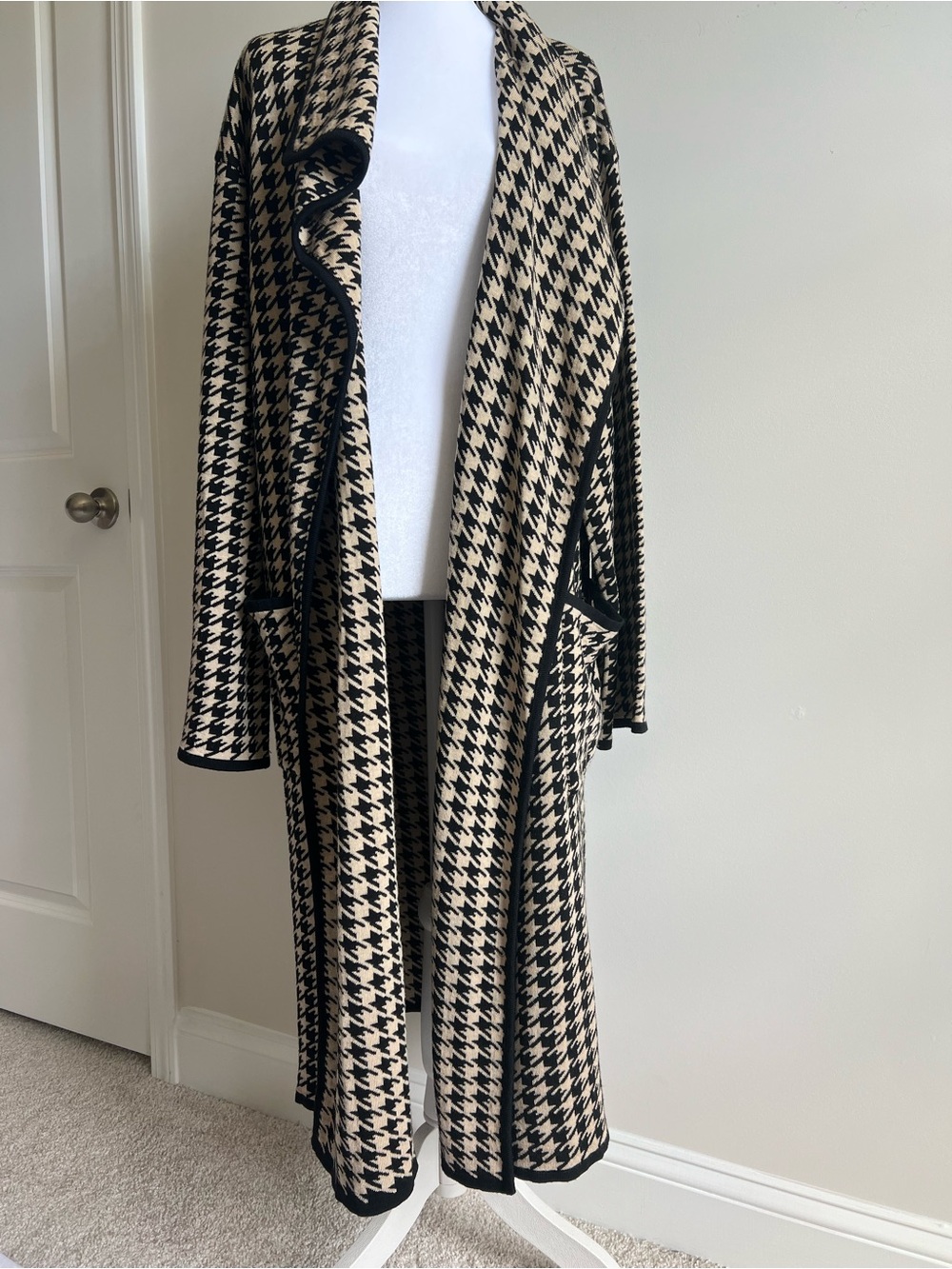 Vintage Gianfranco Ferré Black & Beige Houndstooth 100% Merino Wool Sweater Coat